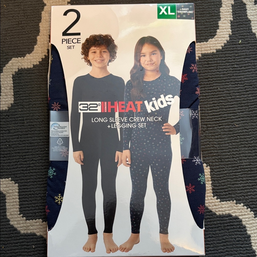 32 Degrees Kids Black Snowflake Thermal Set